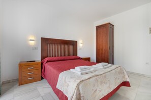 Bügeleisen/Bügelbrett, WLAN, Bettwäsche