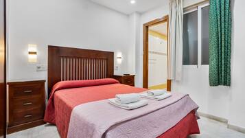 Iron/ironing board, WiFi, bed sheets