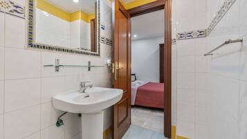 Douche, serviettes fournies