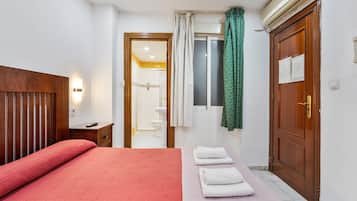 Iron/ironing board, WiFi, bed sheets