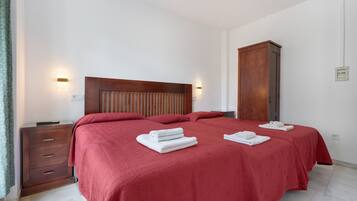 Bügeleisen/Bügelbrett, WLAN, Bettwäsche