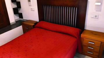 Een strijkplank/strijkijzer, wifi, beddengoed