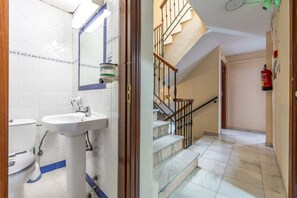 Een douche, handdoeken