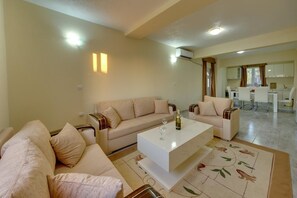 Living area - Apartman ZIS 2 LUX (Opština Bar)