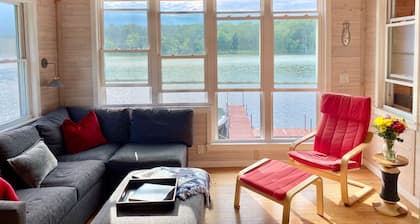 Waterfront Cabin with Kayaks - Cozy and Modern - Perfect for Two!