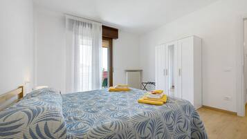 Iron/ironing board, WiFi, bed sheets