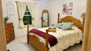 Iron/ironing board, WiFi, bed sheets