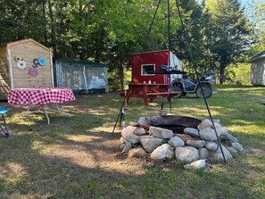 Outdoor dining - Cozy  newly built 1-bedroom apartment in charming Smithfield (Smithfield)