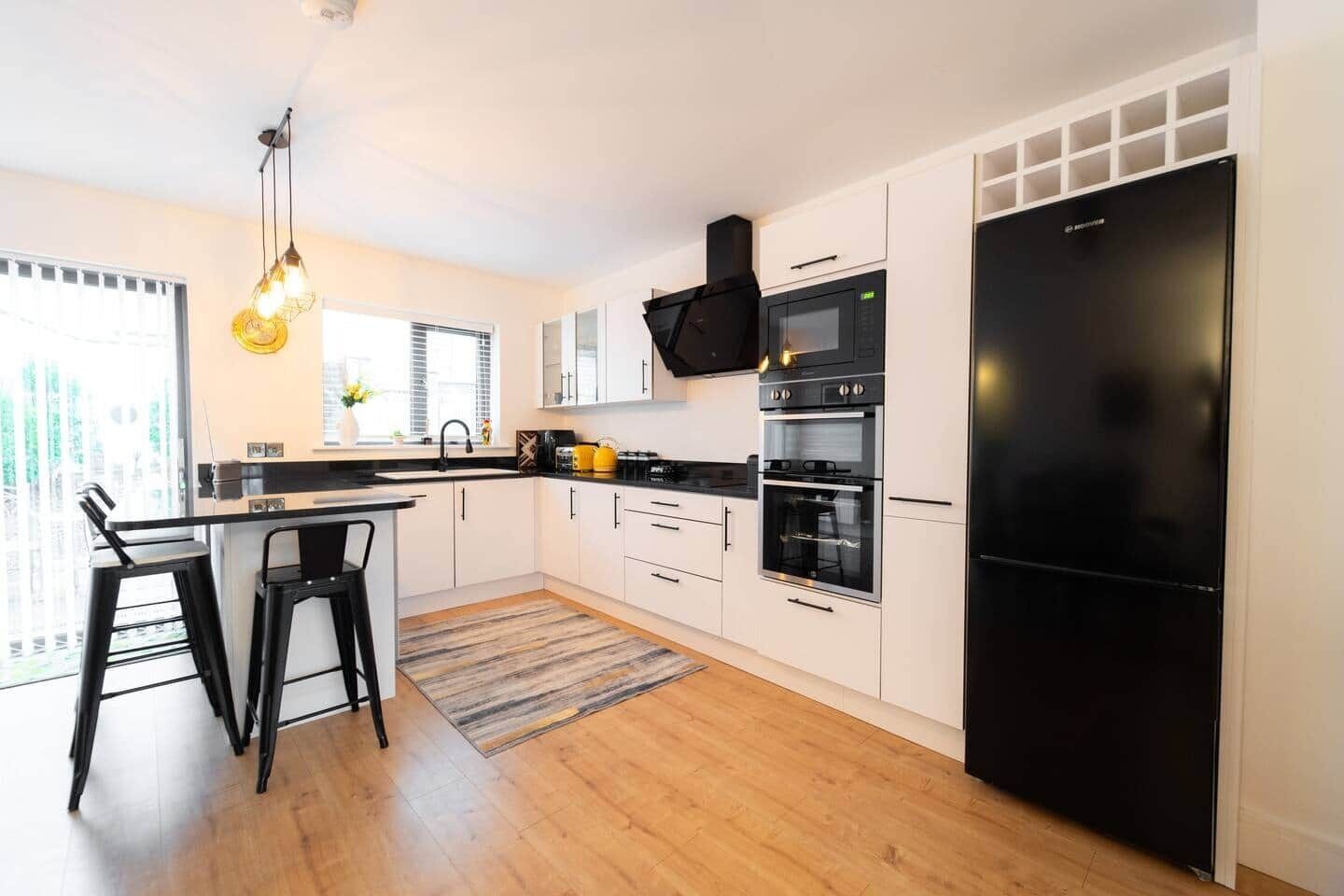 Refrigerador, microondas, horno y parrilla de estufa 