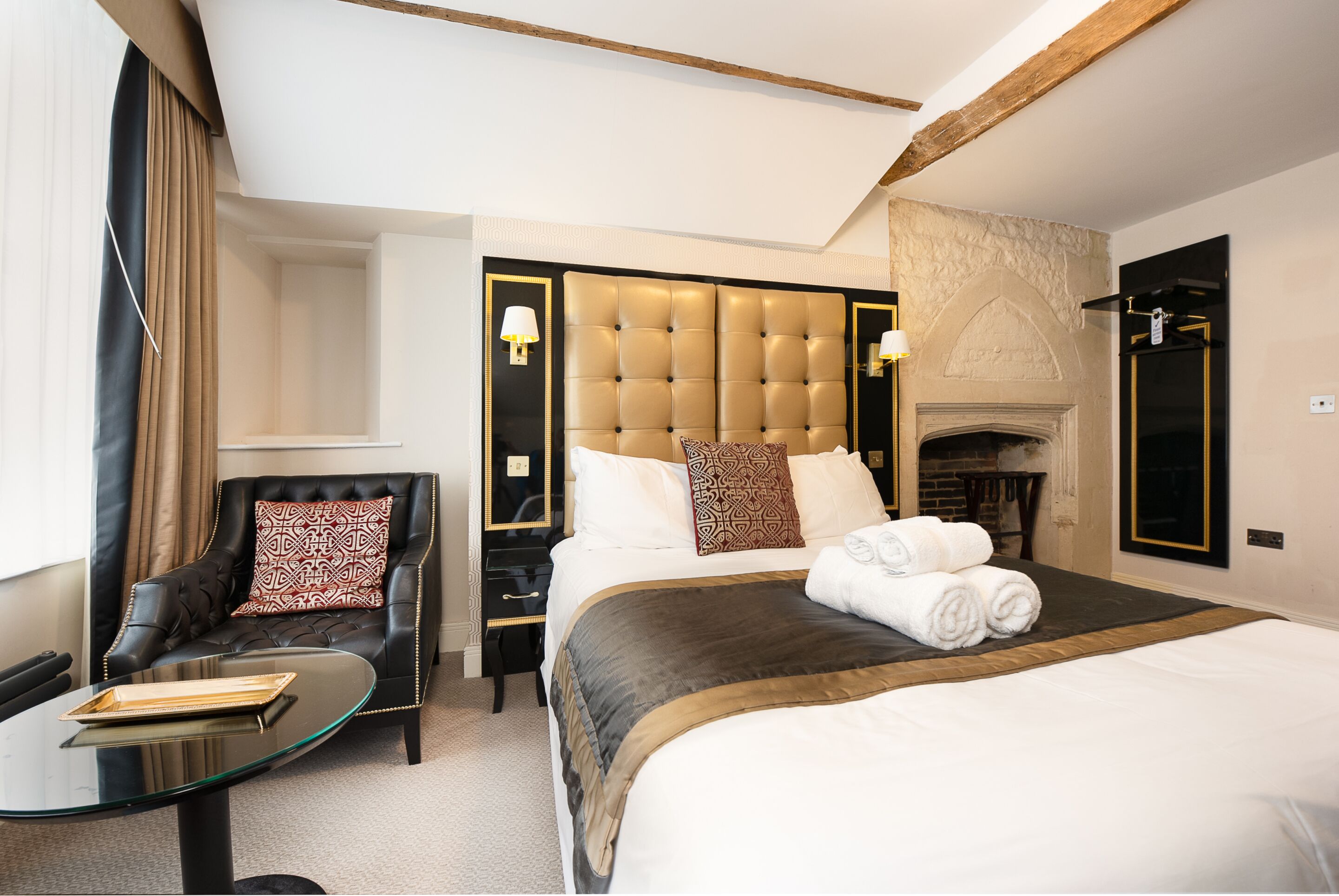 In-room safe, desk, laptop workspace, blackout curtains