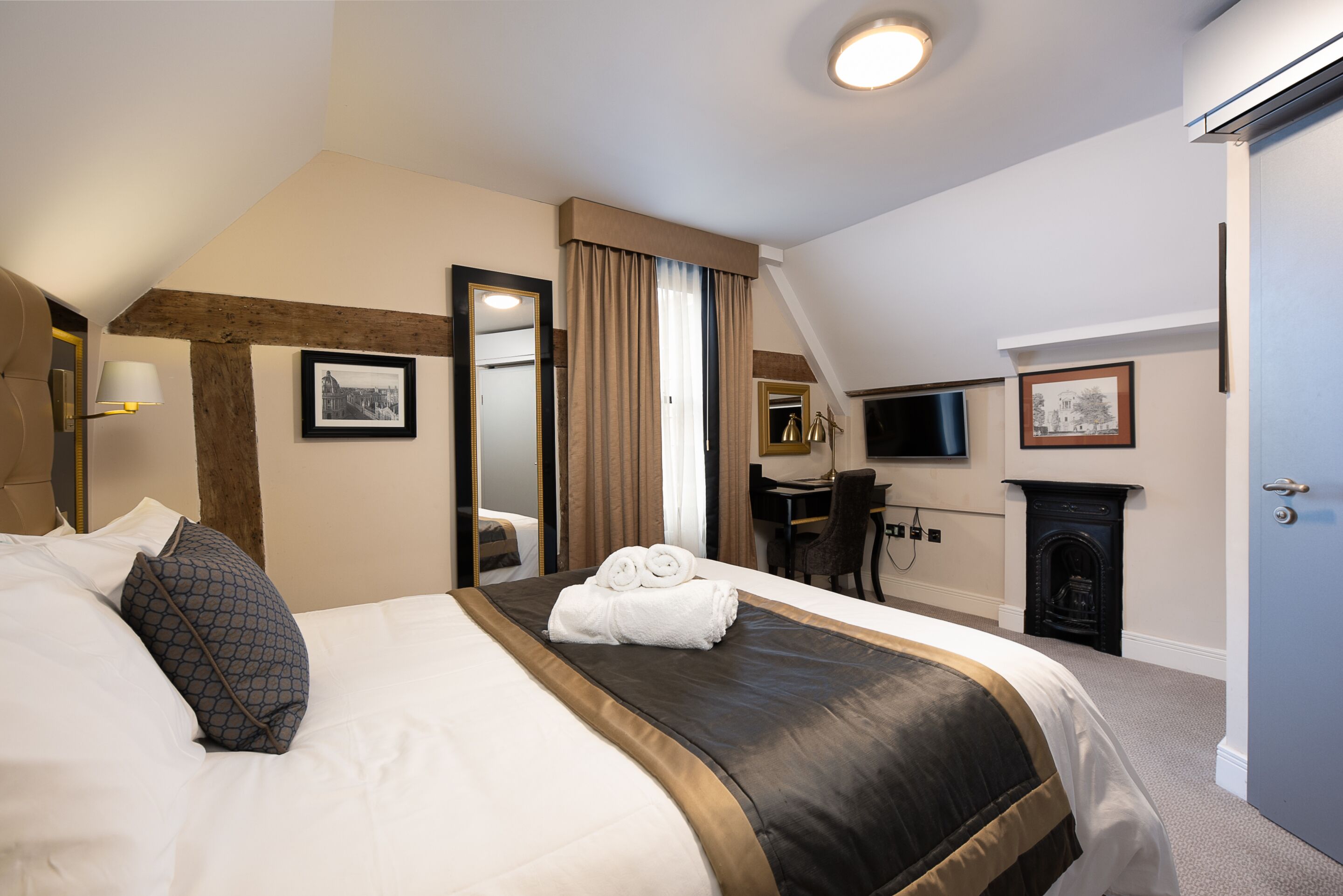 In-room safe, desk, laptop workspace, blackout curtains