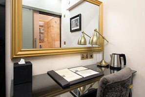 Classic Double Room | Interior - Museum Residence Oxford (Oxford)