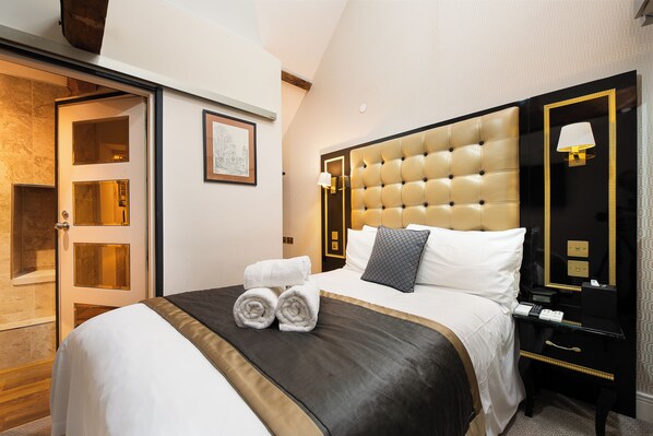 Classic Double Room | In-room safe, desk, laptop workspace, blackout drapes - Museum Residence Oxford (Oxford)