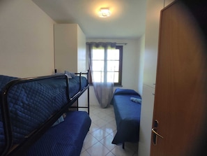 2 makuuhuonetta, silitysrauta/-lauta, internet, vuodevaatteet