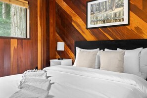 4 makuuhuonetta, työpöytä, silitysrauta/-lauta, Wi-Fi