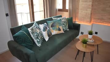 Superior Apartment, Mountain View | Living area