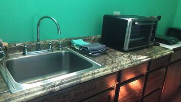 Keittoastiat/astiat/ruokailuvälineet