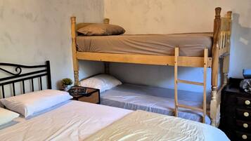 2 bedrooms, internet, bed sheets