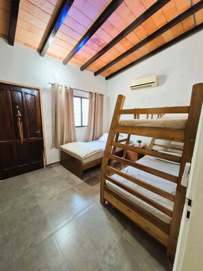 2 bedrooms, internet, bed sheets
