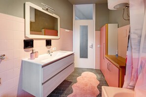 Doccia, asciugacapelli, asciugamani