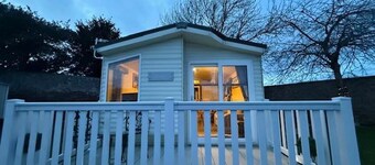Cabin Sleeps 6 - Pets, Patio & Edinburgh Festival