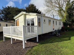 Exterior - Cabin Sleeps 6 - Pets, Patio & Edinburgh Festival (Dunbar)