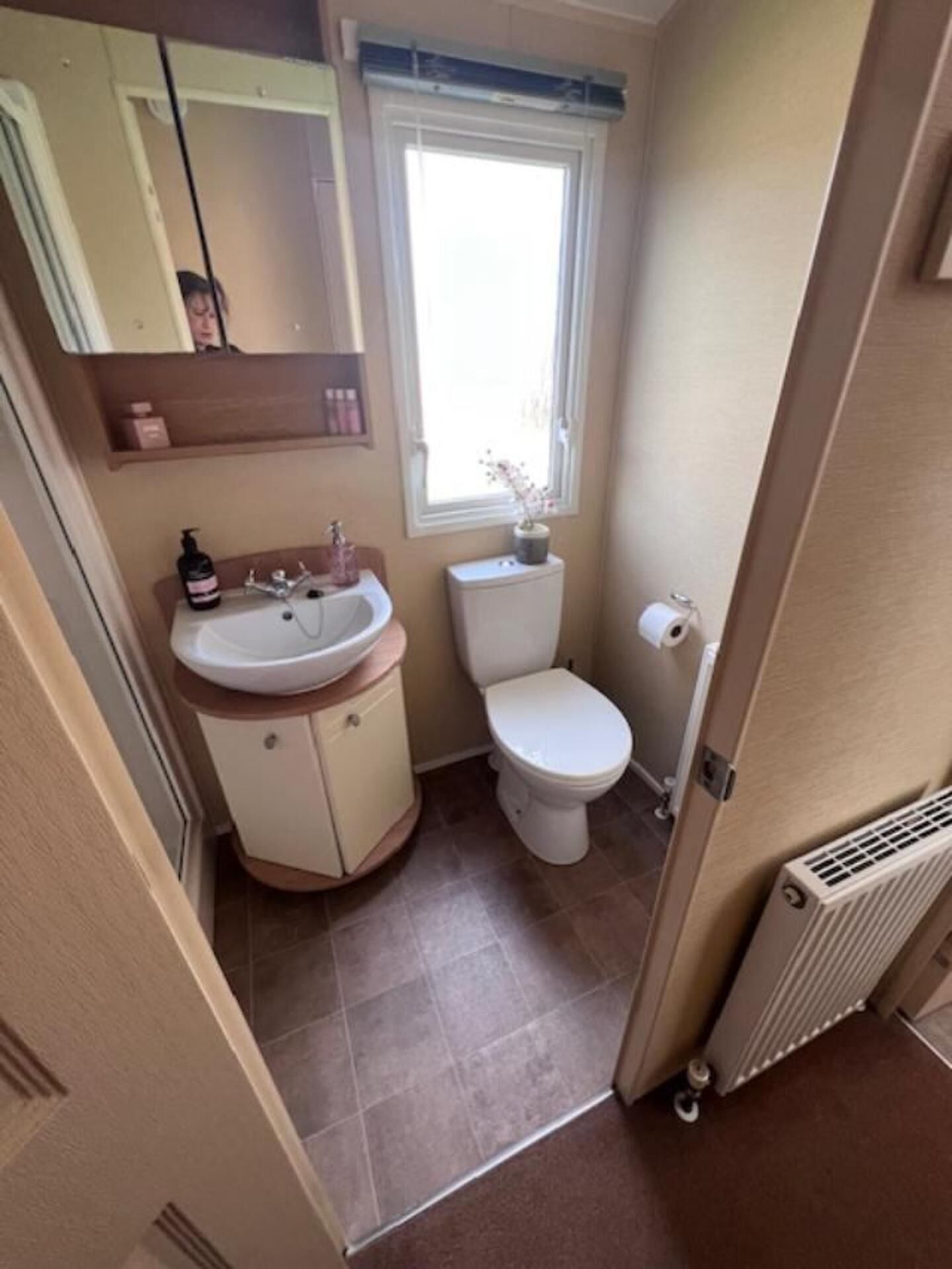 Douche, sèche-cheveux, serviettes fournies