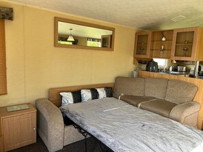 Interior - 2 Bed Cabin Sleeps 6 - Balcony, Parking & Pets (Dunbar)