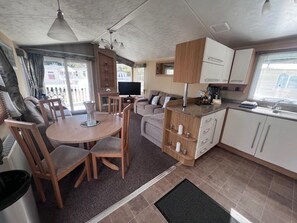 Interior - Cabin 6 Sleeps 6, Patio, Pets, Edinburgh Festival (Dunbar)