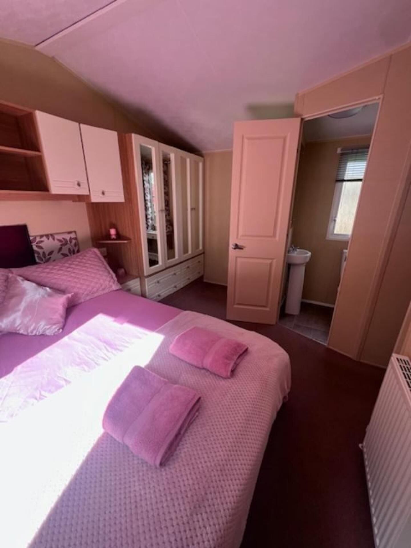 2 phòng ngủ, truy cập Internet không dây miễn phí, bộ trải giường 