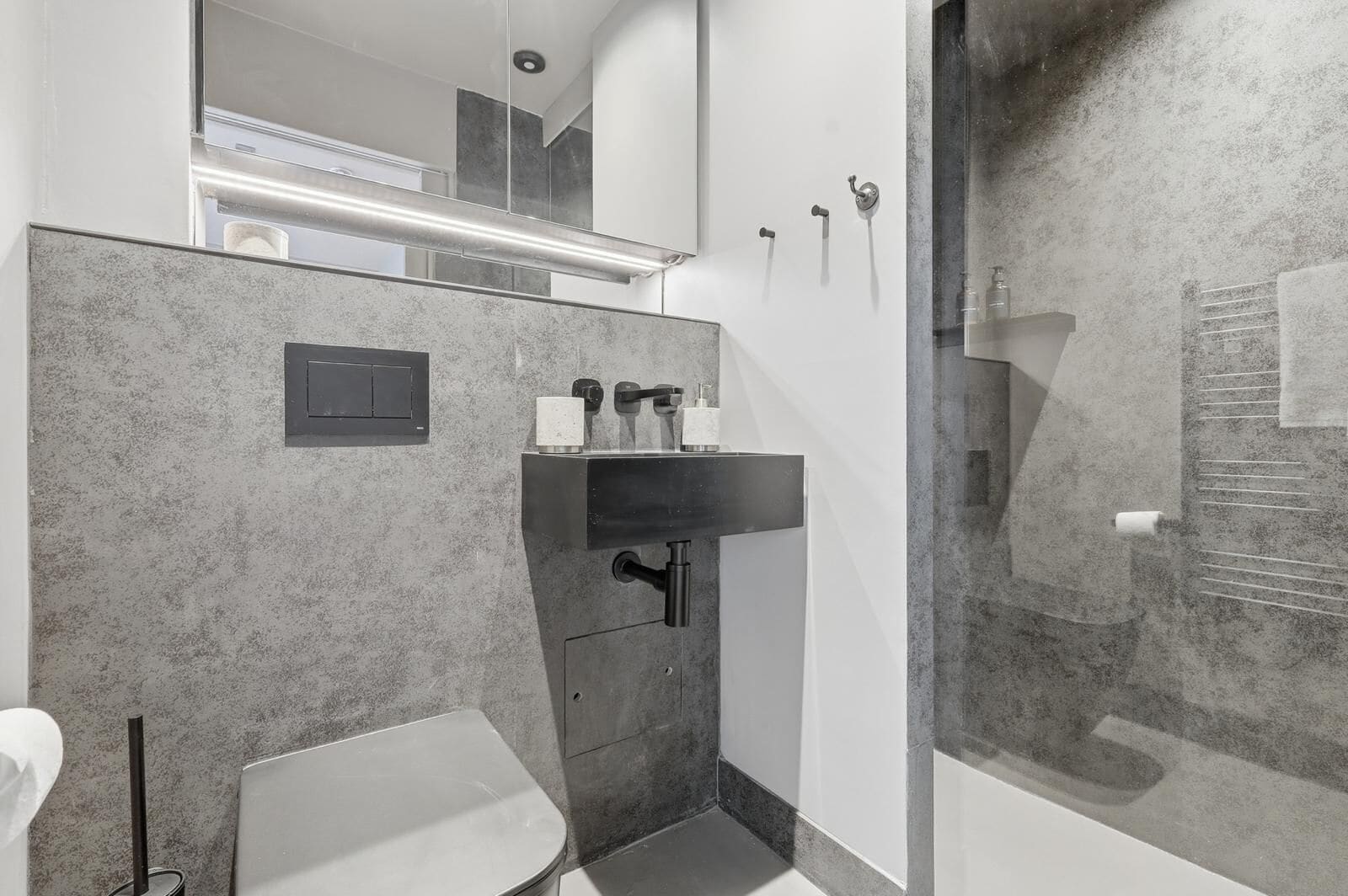 Habitación Deluxe | Baño | Ducha, secador de pelo, toallas y jabón