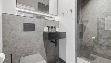 Deluxe Room | Bathroom