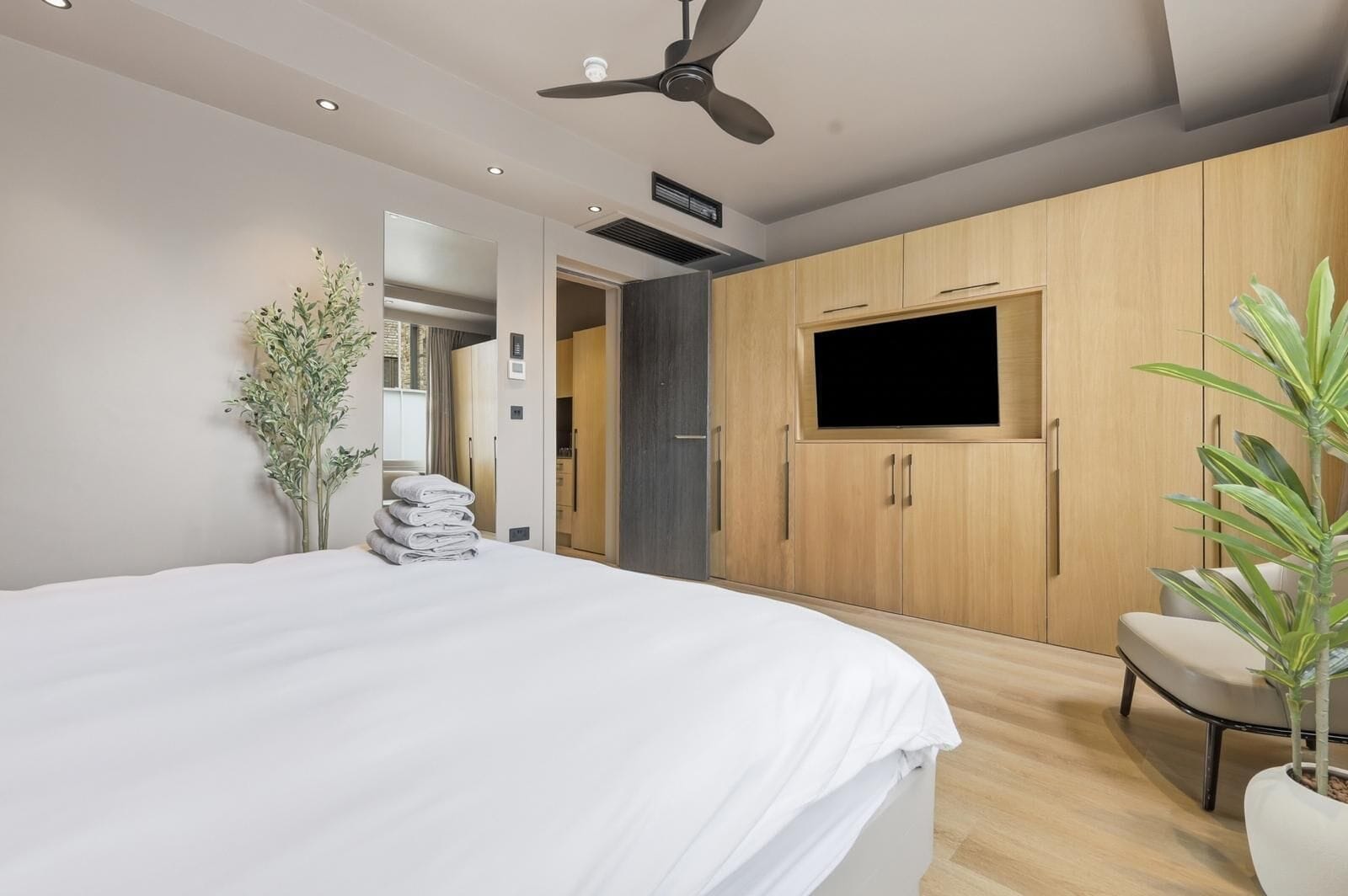 Luxury Studio Suite | Free WiFi