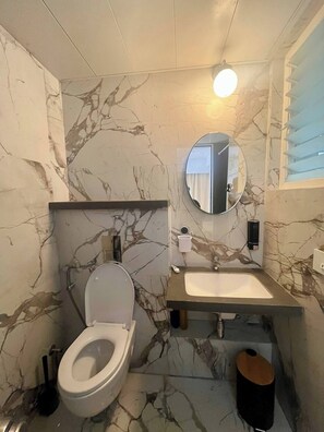 Bruser, bidet, Sæbe, Toiletpapir