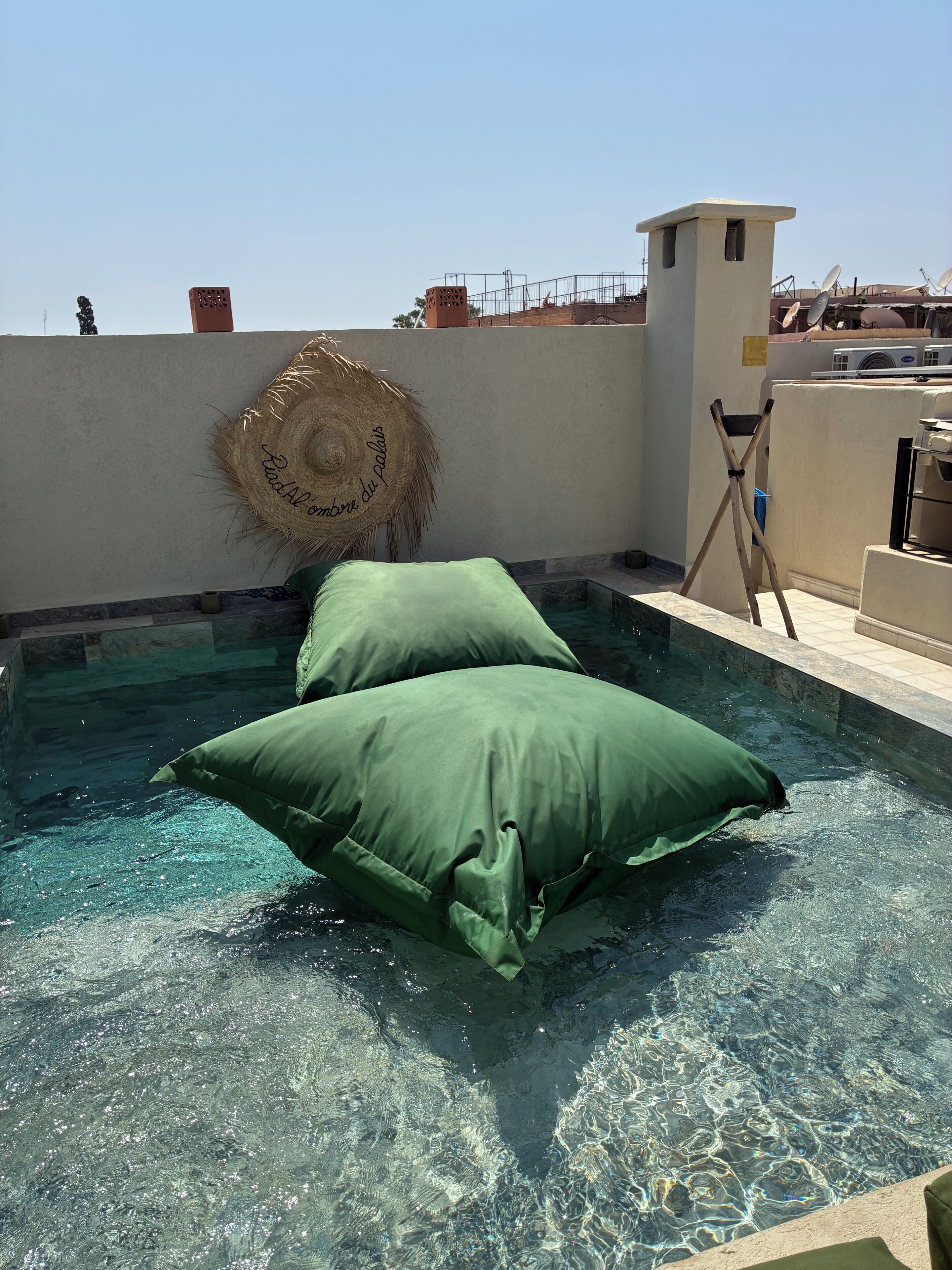 حمام سباحة