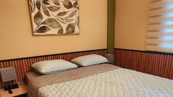 Ropa de cama de alta calidad, colchones con efecto memoria y escritorio