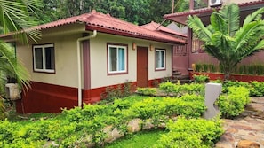 Bungalow familiar, patio, vistas al jardín | Exterior