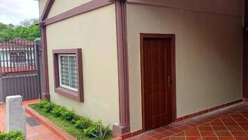 Deluxe-Suite, Terrasse, Gartenblick | Außendetails