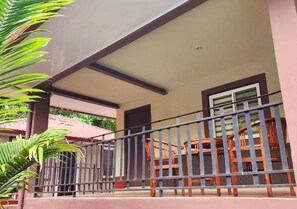 Comfort-Doppelzimmer, Poolblick | Terrasse/Patio