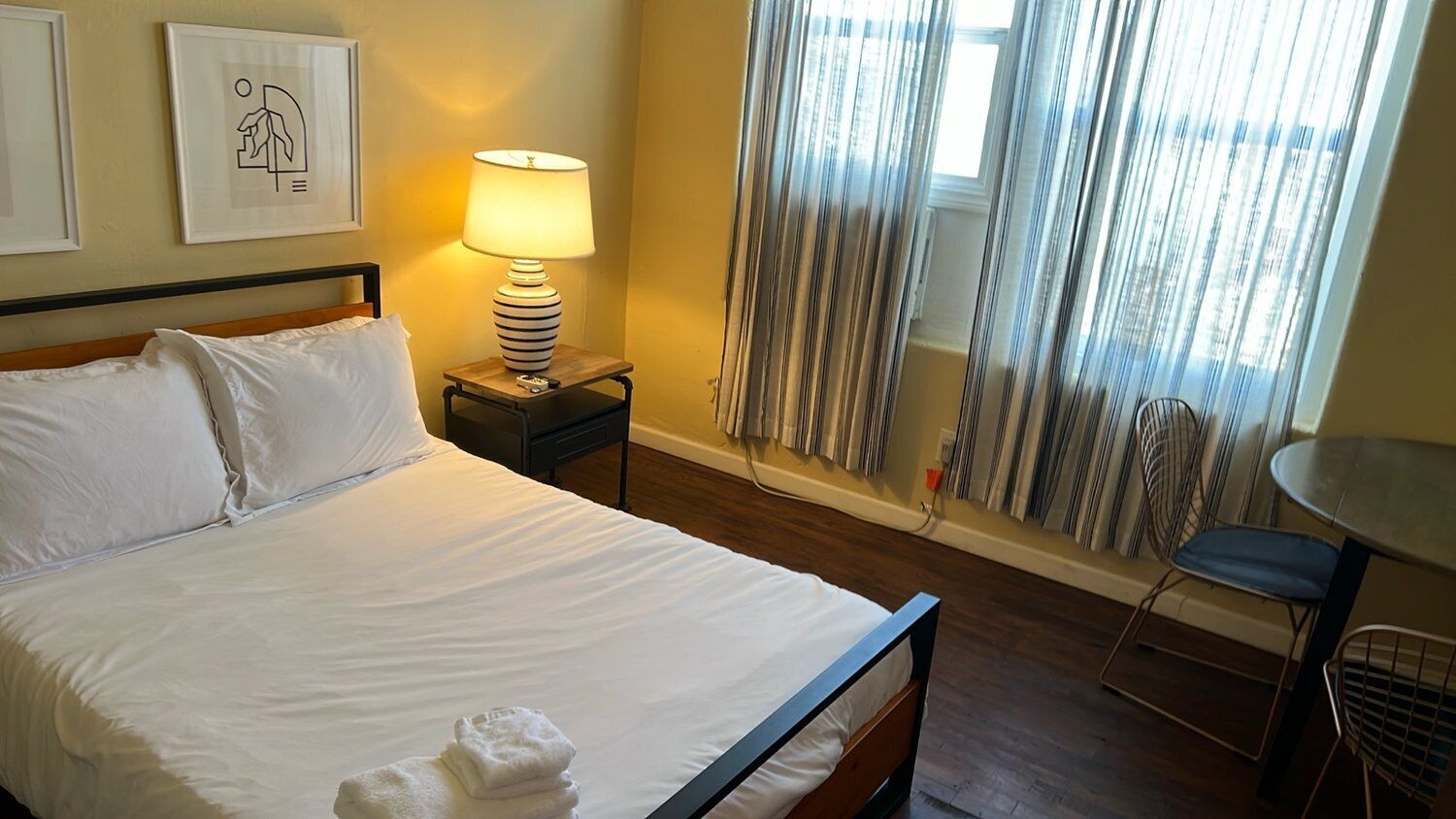 واي فاي وملاءات أسرّة