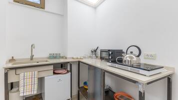 Fridge, stovetop, high chair, cookware/dishes/utensils