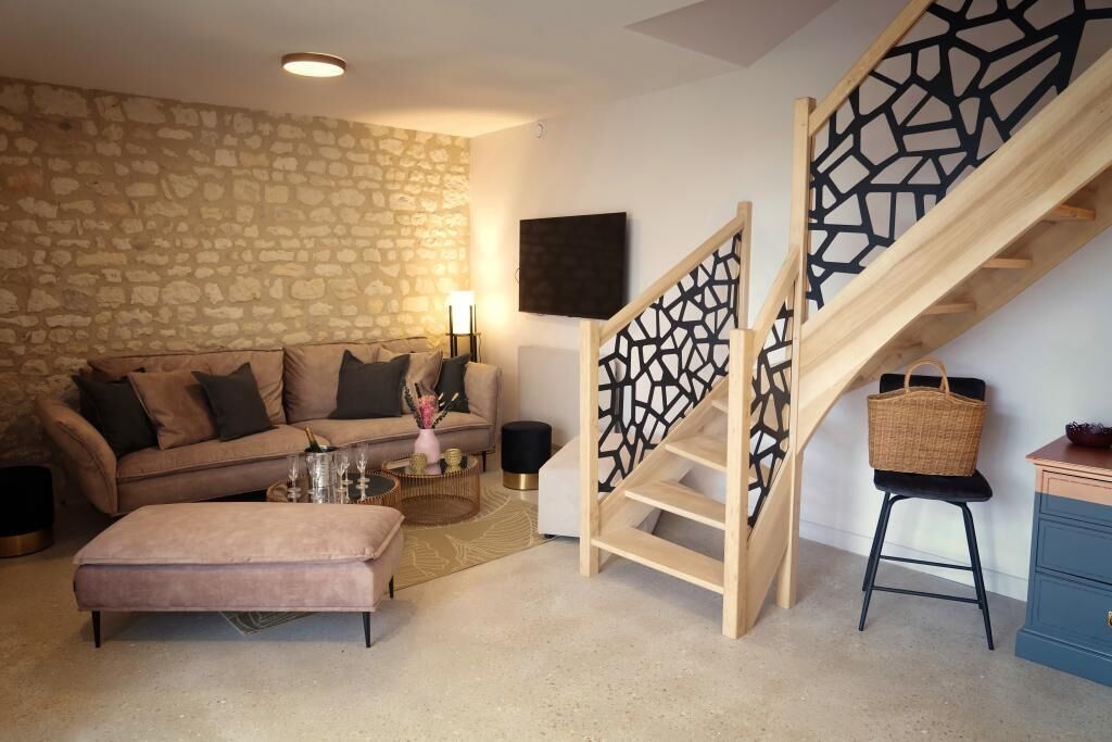 智能电视、壁炉、乒乓球、书