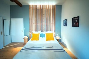 8 camere, una scrivania, ferro/asse da stiro, culla da viaggio