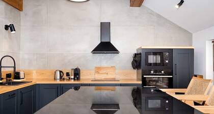 Loft Maisonette Just Steps from the Sea Garden, Old Center and Beach