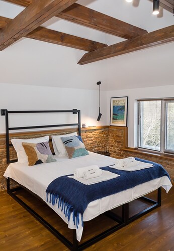 Loft Maisonette Just Steps from the Sea Garden, Old Center and Beach