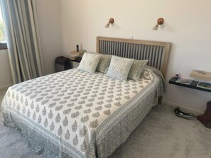 4 bedrooms, iron/ironing board, Internet, bed sheets - A family orientated  home to make memories, on the sun soaked island of Cyprus (Tala)