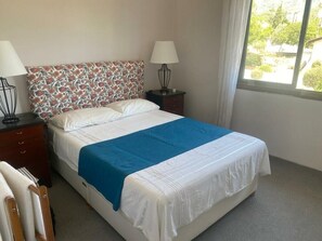 4 bedrooms, iron/ironing board, Internet, bed sheets - A family orientated  home to make memories, on the sun soaked island of Cyprus (Tala)