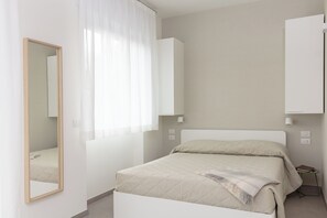 Desk, blackout curtains, iron/ironing board, free WiFi - CIRENE APARTMENTS (Milan)