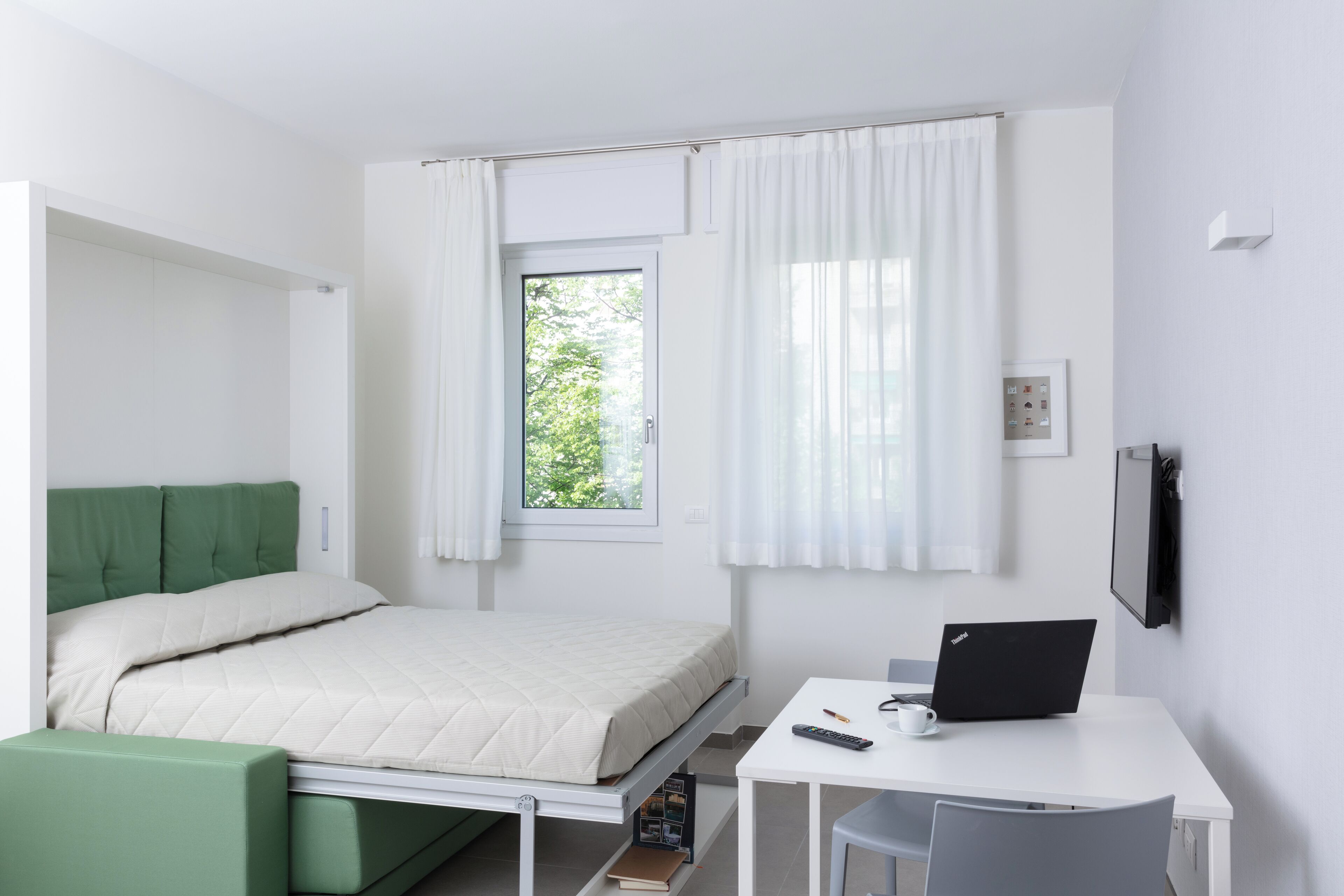 Työpöytä, pimennysverhot, silitysrauta/-lauta, ilmainen Wi-Fi