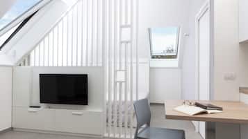 Attico Deluxe | Una scrivania, tende oscuranti, ferro/asse da stiro, Wi-Fi gratuito